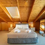 Loft Apartment *
